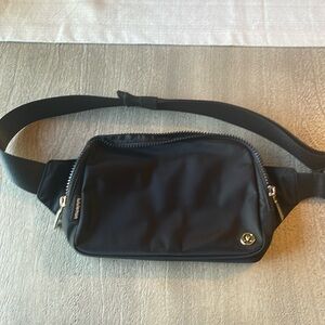 Lululemon Everywhere Belt Bag 2L